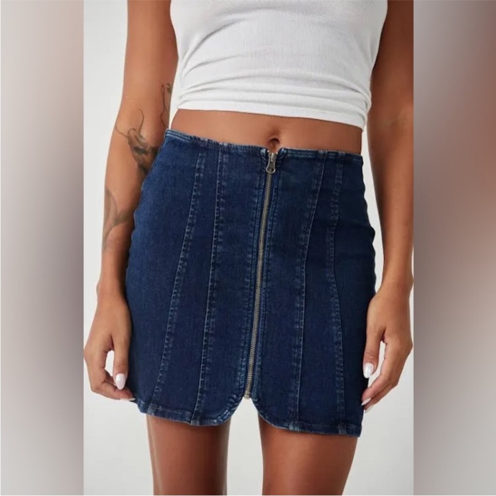 Free People NWT Layla Denim Front Zip Mini Skirt Size 4